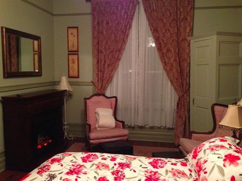 The Egan Inn Pembroke Bagian luar foto